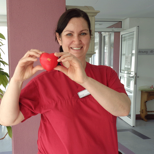 ProCurand Sigmaringen Ambulante Pflege Gesundheits-und Krankenpflegerin Julia mit Herz