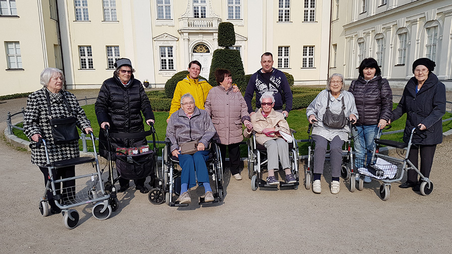 ProCurand Senioren aus der Bölschestraße machen Ausflug zu Schloss Köpenick