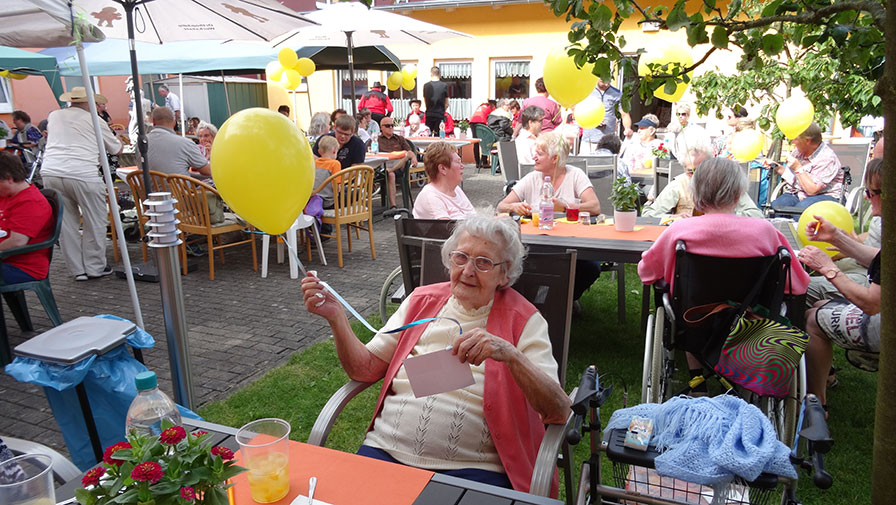 Sommer- und Jubiläumsfest Seniorenresidenz Eberswalde - Ballons mit Wünschen