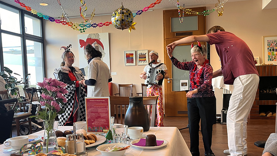 Shrove Tuesday celebration in Bölschestraße