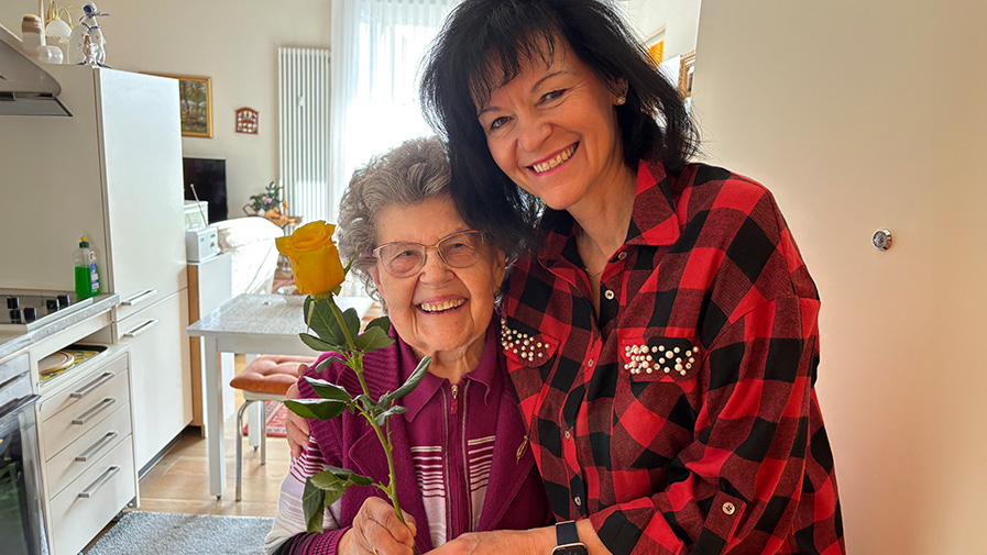 Roses for Women's Day in Bölschestraße