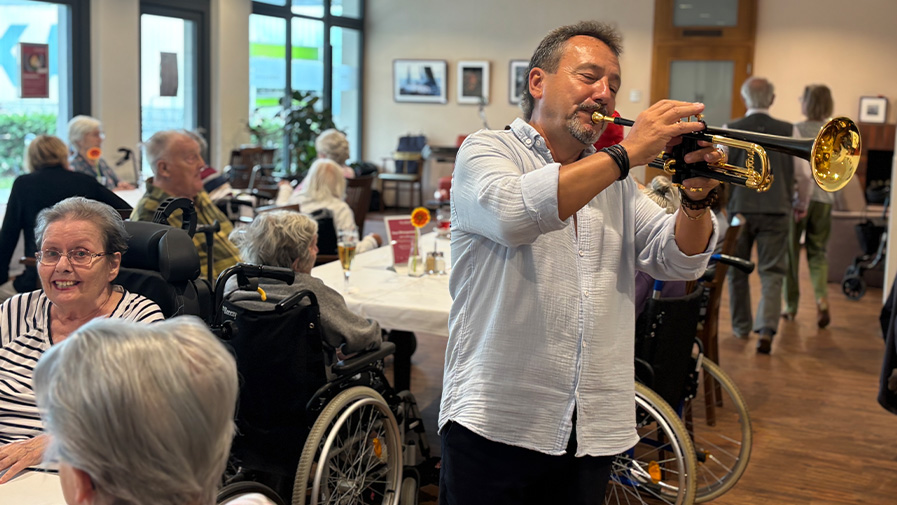 Dance tea in Bölschestraße