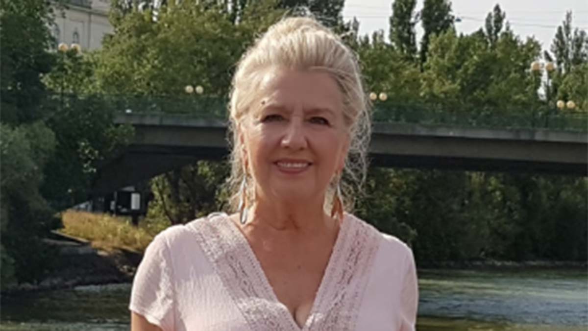 Musikerin Conny R&ouml;&szlig;ler singt bekannte Ostrock-Hits in der Seniorenresidenz B&ouml;lschestra&szlig;e in Berlin-Friedrichshagen am 01.10.2026 von 10 Uhr