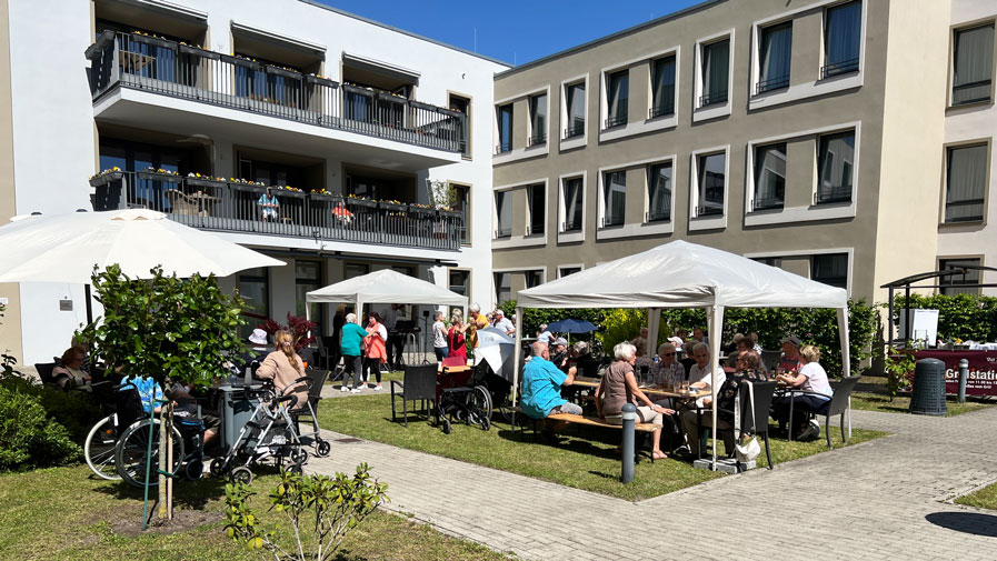 Beer garden opening in Bölschestraße