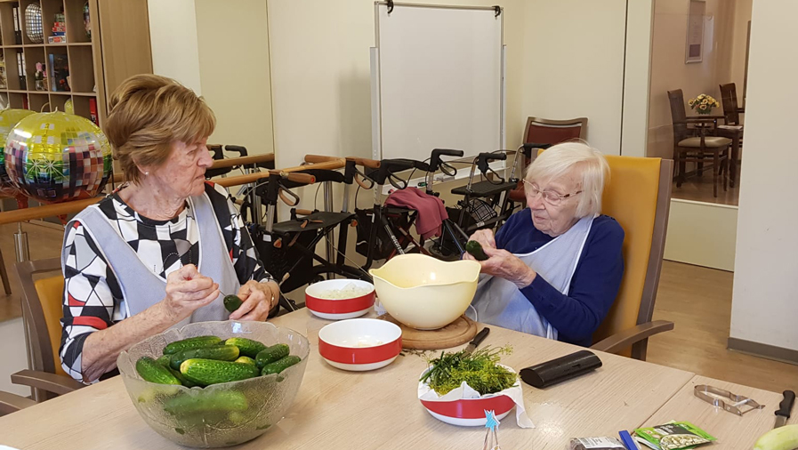Pickling cucumbers in Bölschestraße