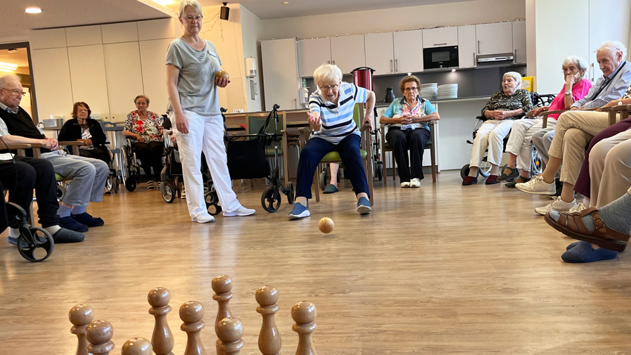 Bowling in the Bölschestraße
