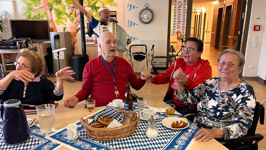 Beer, pretzels & swaying music in Friedrichshagen