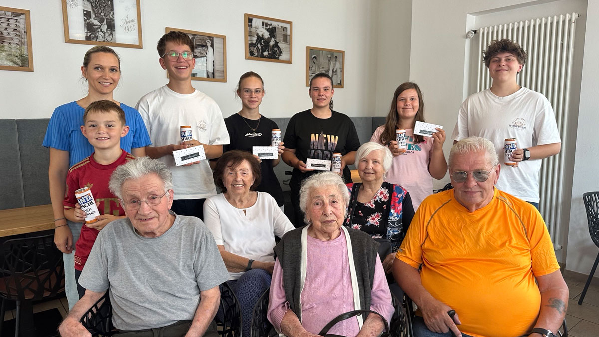 „Young meets Old“ campaign before the summer holidays
