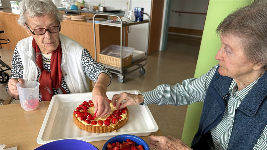 Strawberry cake and iced coffee in Cham