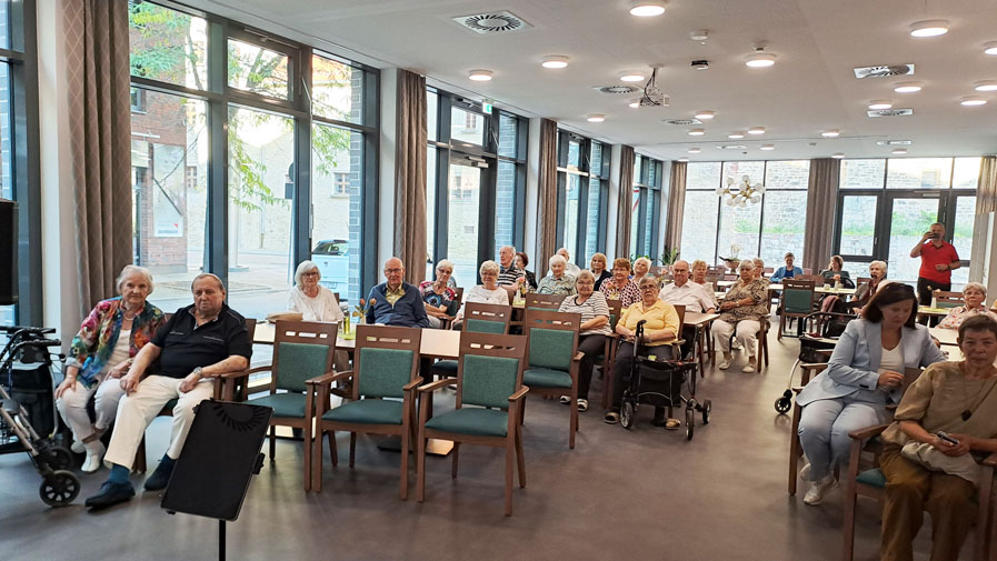 Concert by the Coda music school in Hallorenring