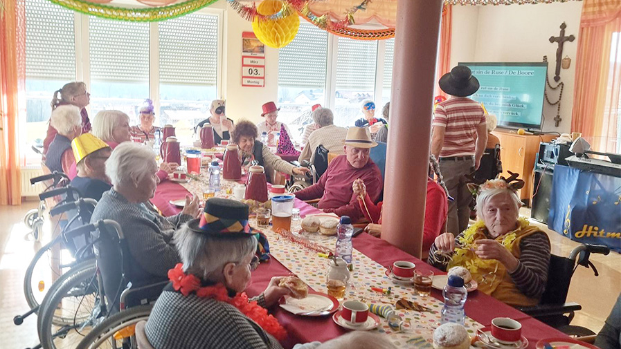 Carnival Monday fun in Lam