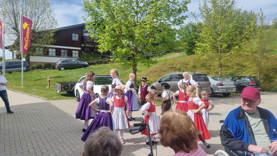 Celebrate May in Lam