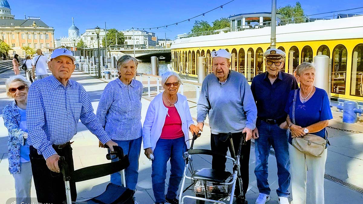Senior citizens are waiting for the departure of the steamer