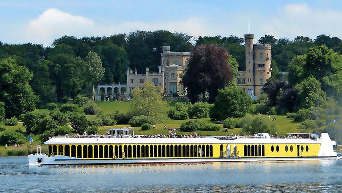 Palaces tour on the Havel in Potsdam