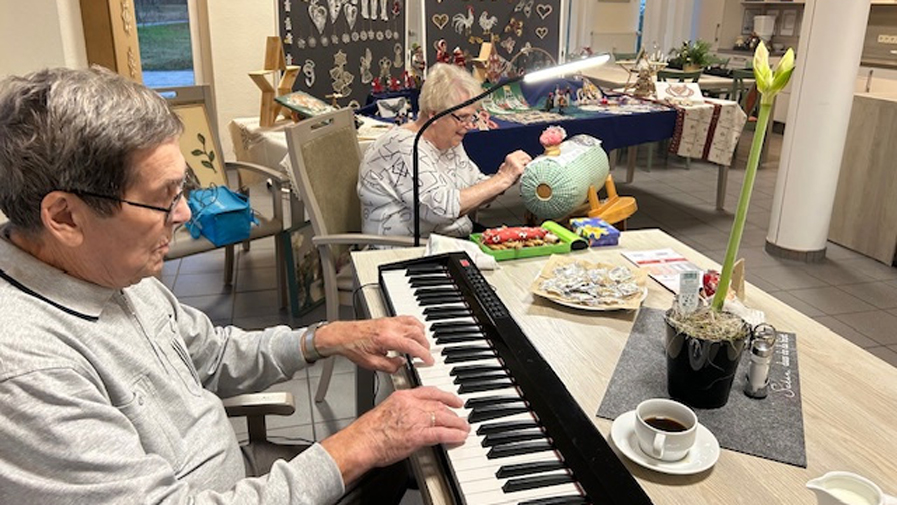Lace exhibition by tenant Angelika Sachs