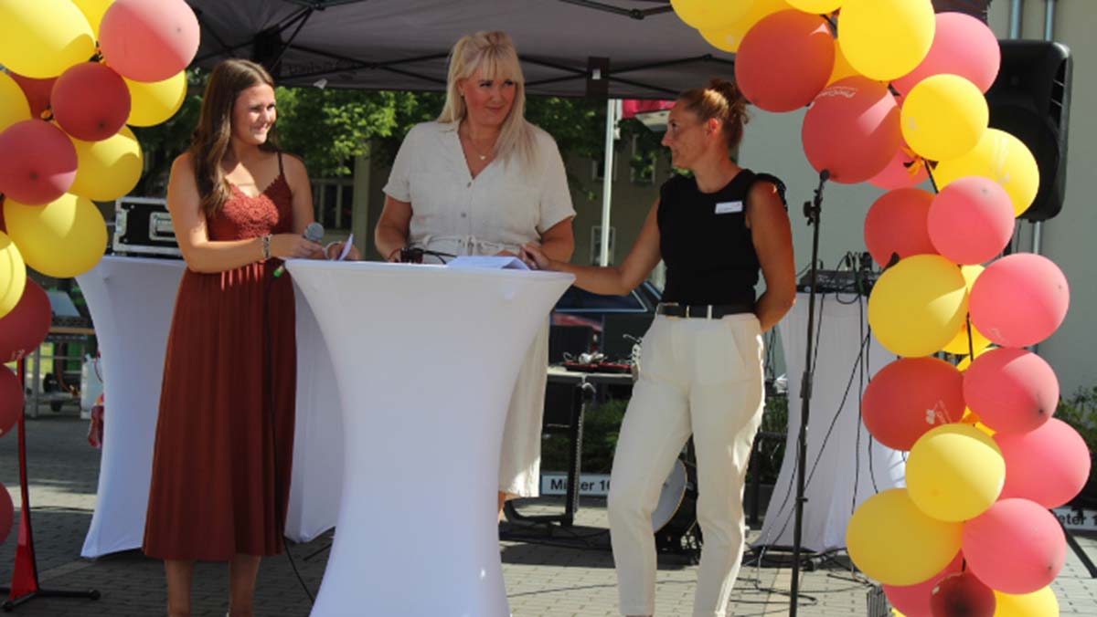 Facility manager Swenia Balzer, Mandy Hegert, Head of Nursing for Outpatient Care, and Nadine Fügemann, Head of Nursing for Day Care