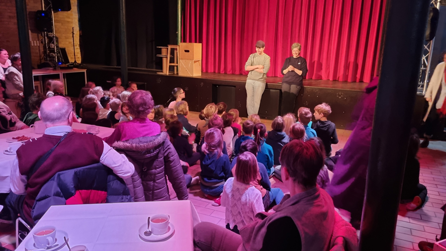 Young meets old - Strausberg theatre visit