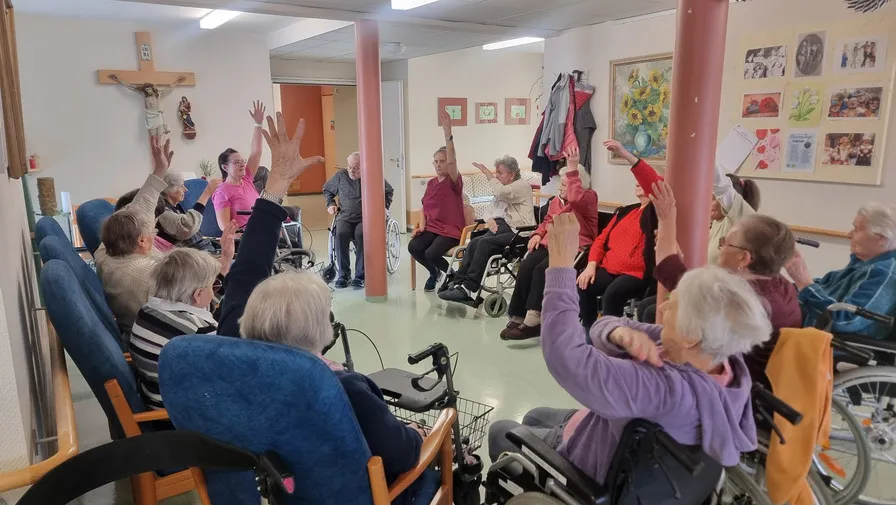Yoga for seniors in Lam