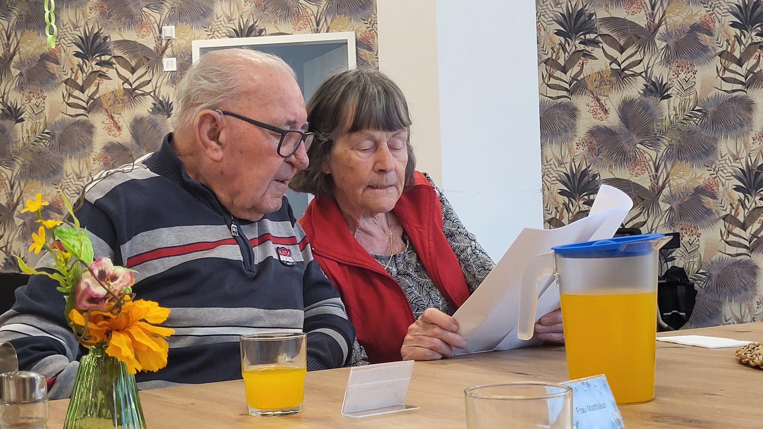 Seniori*innen singen fleißig mit