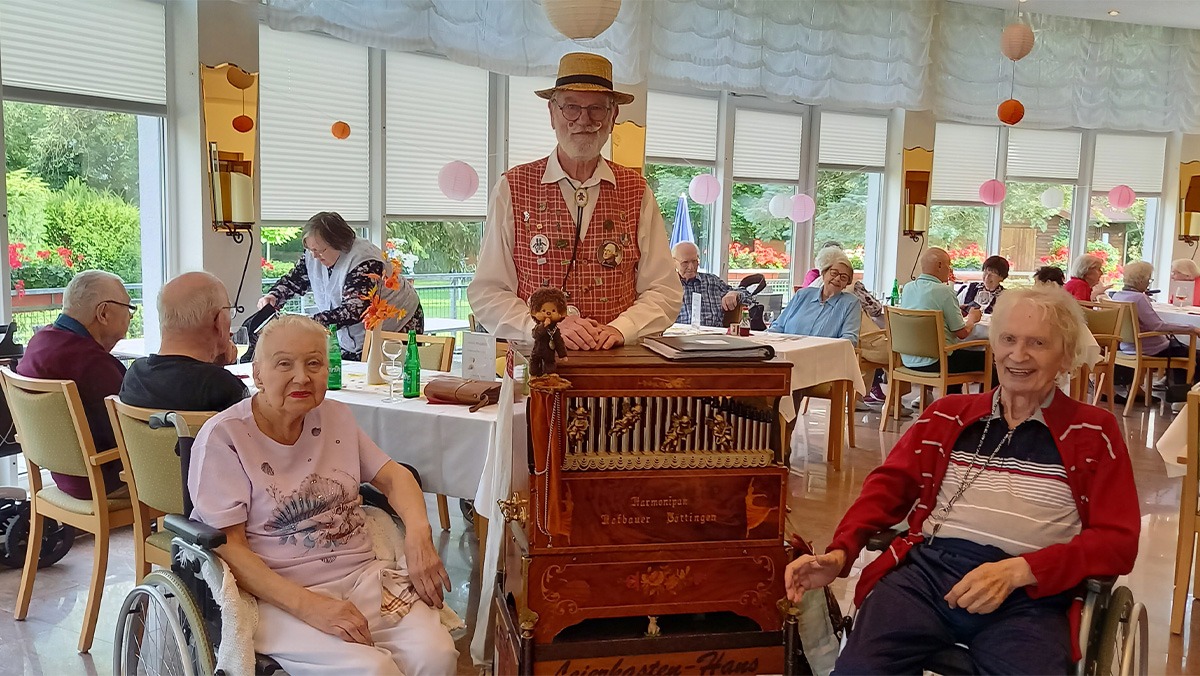 Leierkasten, Gesang und jede Menge gute Laune